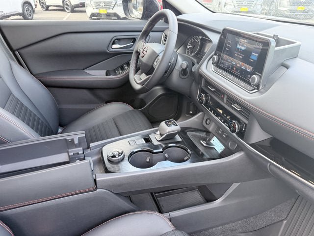 Certified 2026 Nissan Rogue SV image 15
