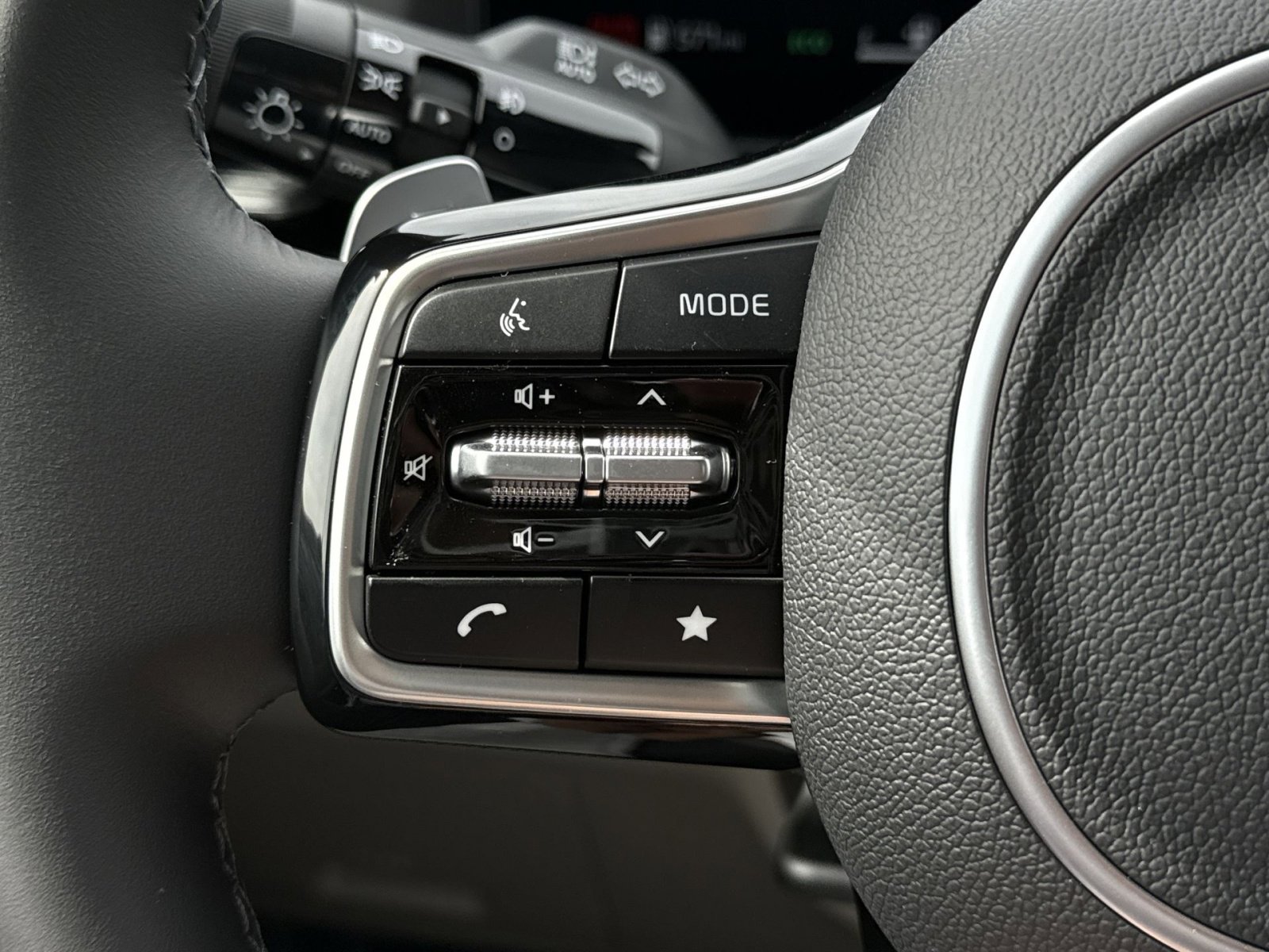 New 2026 Kia Carnival SX FWD image 34