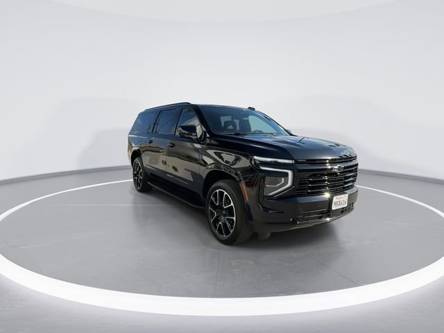 Used 2025 Chevrolet Suburban RST image 2