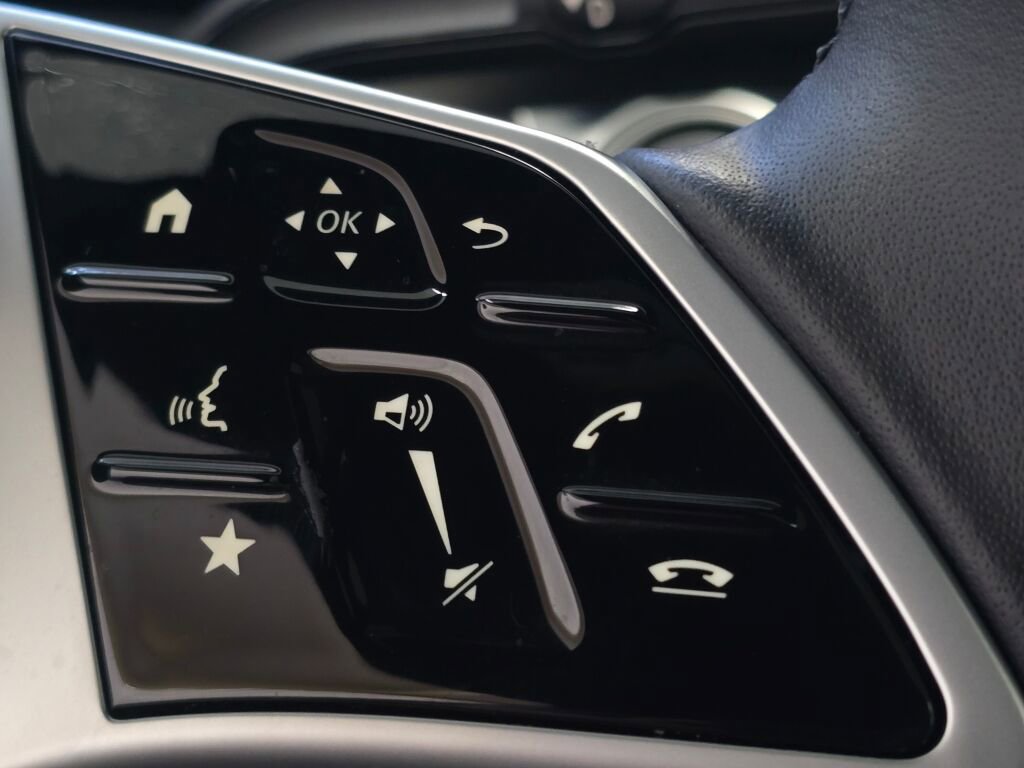 Used 2025 Mercedes-Benz GLB 250 4MATIC image 39