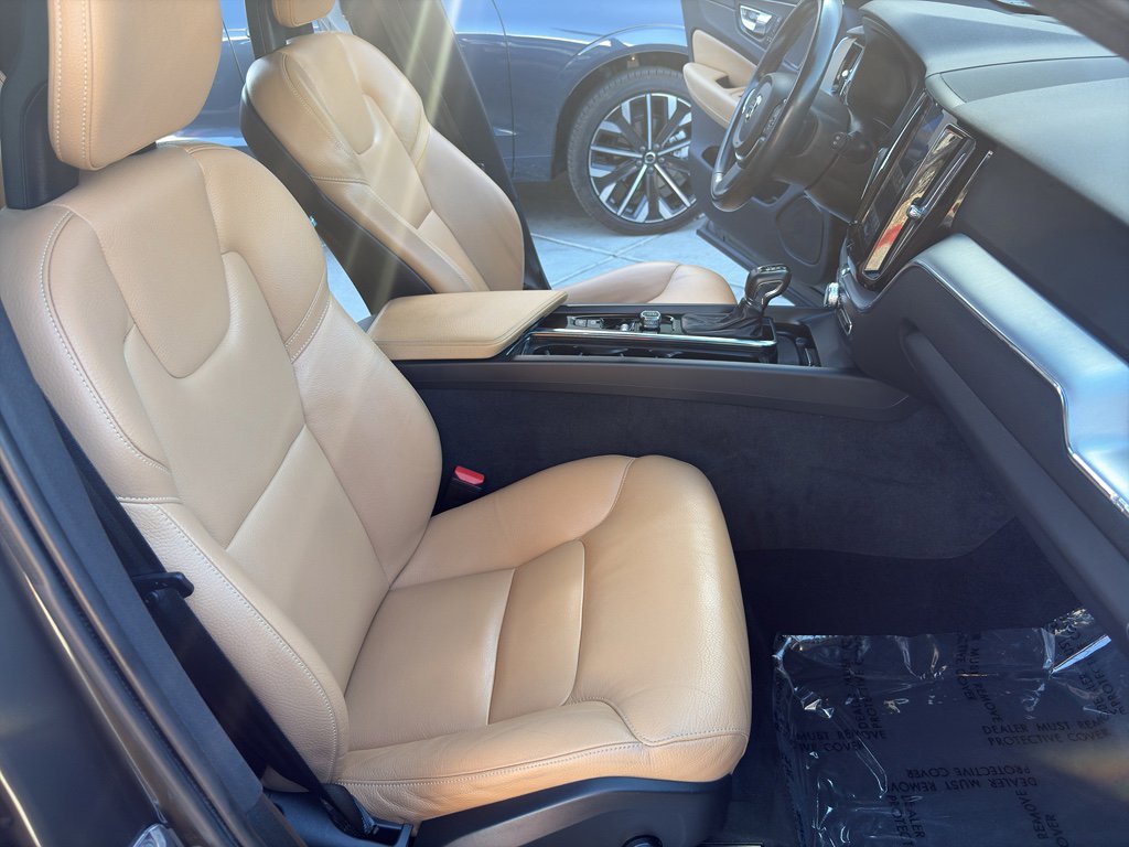 Used 2018 Volvo XC60 T5 Momentum w/ Convenience Package image 14