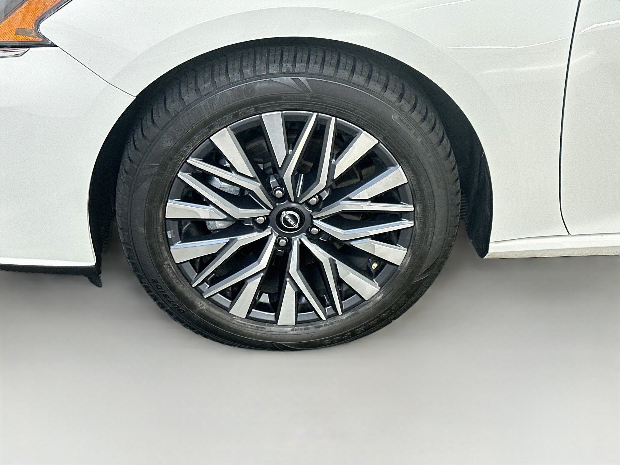 Used 2025 Nissan Altima 2.5 SV FWD image 34