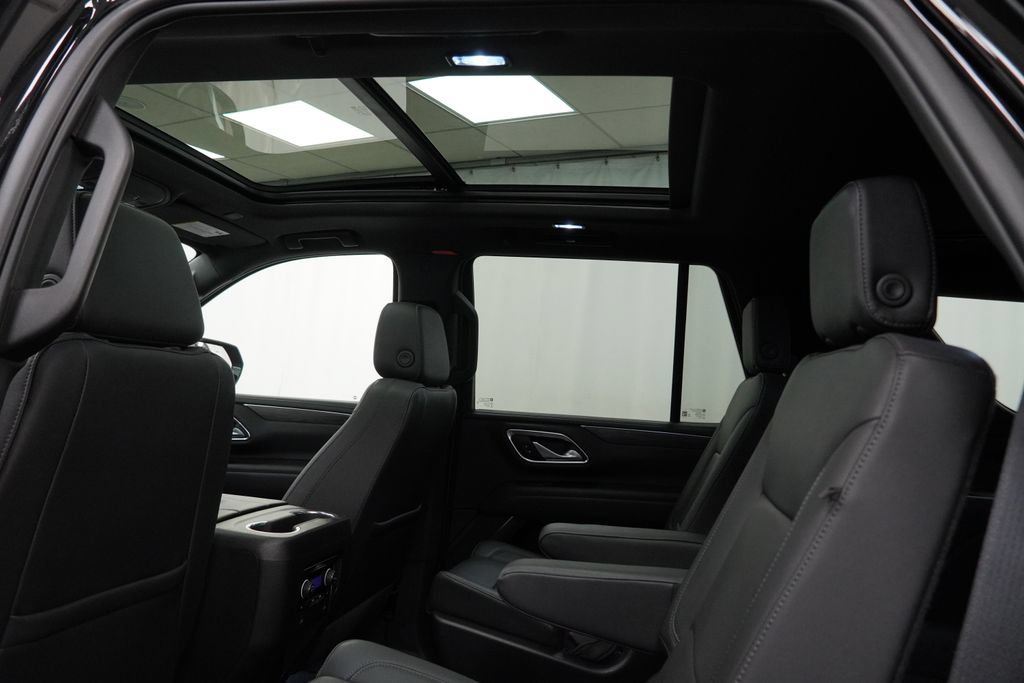 Used 2022 Chevrolet Tahoe LT w/ Luxury Package AWD/4WD image 12