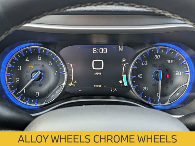 Used 2023 Chrysler Pacifica Touring-L FWD image 16