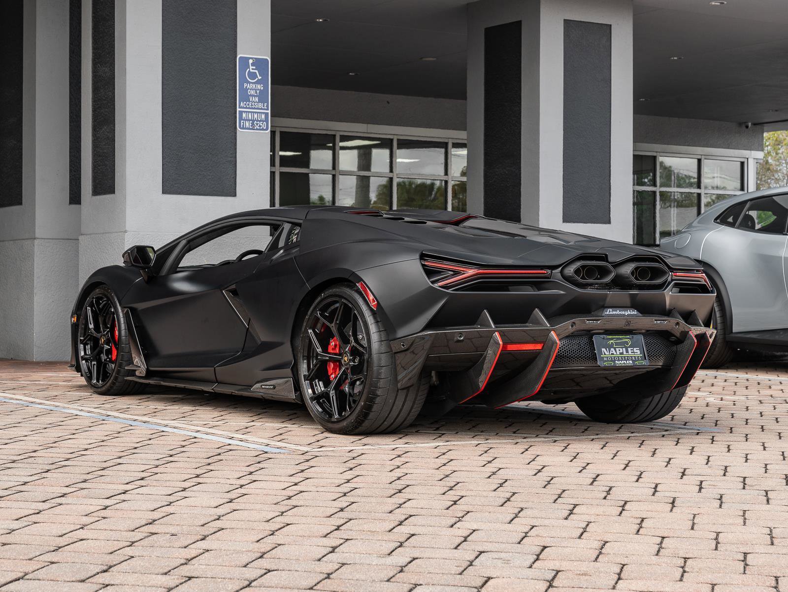 Used 2024 Lamborghini Revuelto image 37