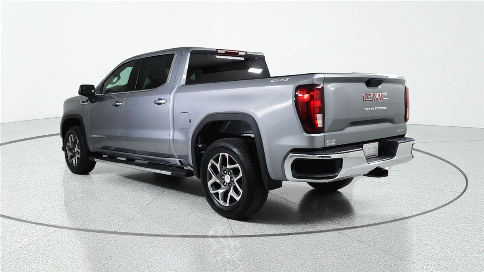 New 2026 GMC Sierra 1500 SLE image 3