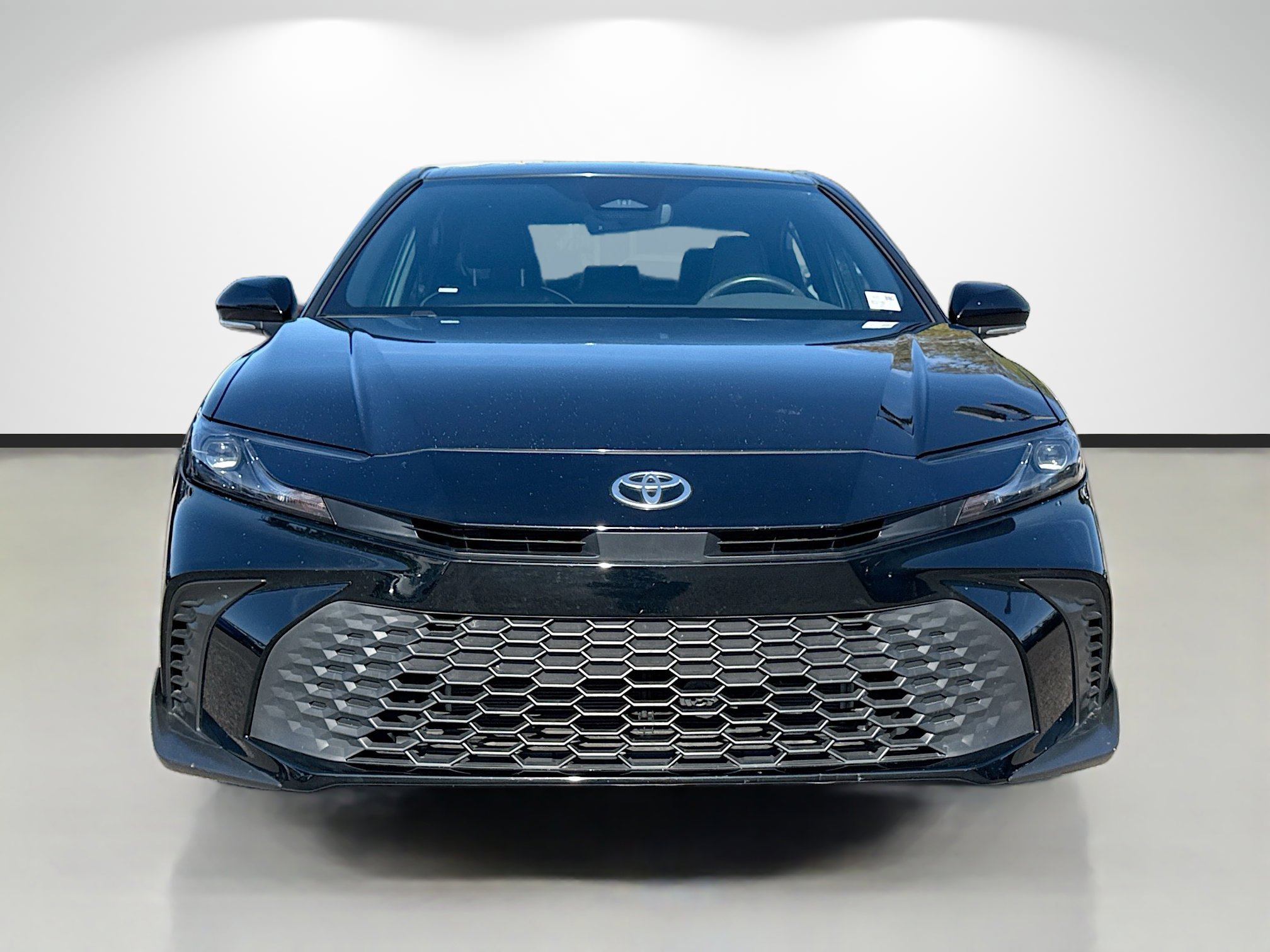 Used 2025 Toyota Camry SE w/ Convenience Package image 8