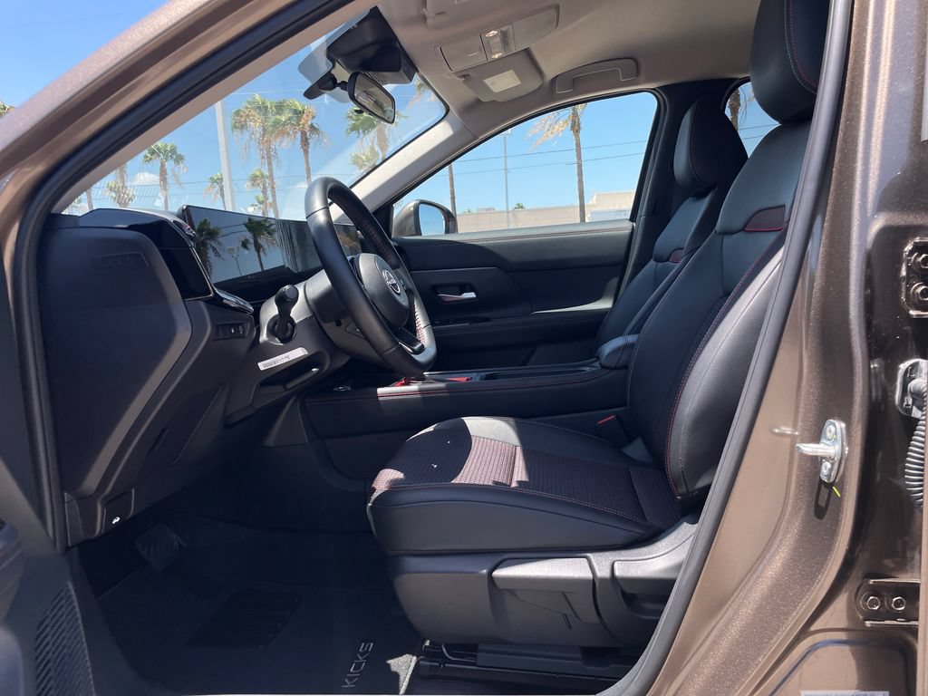 Certified 2025 Nissan Kicks SR FWD image 9