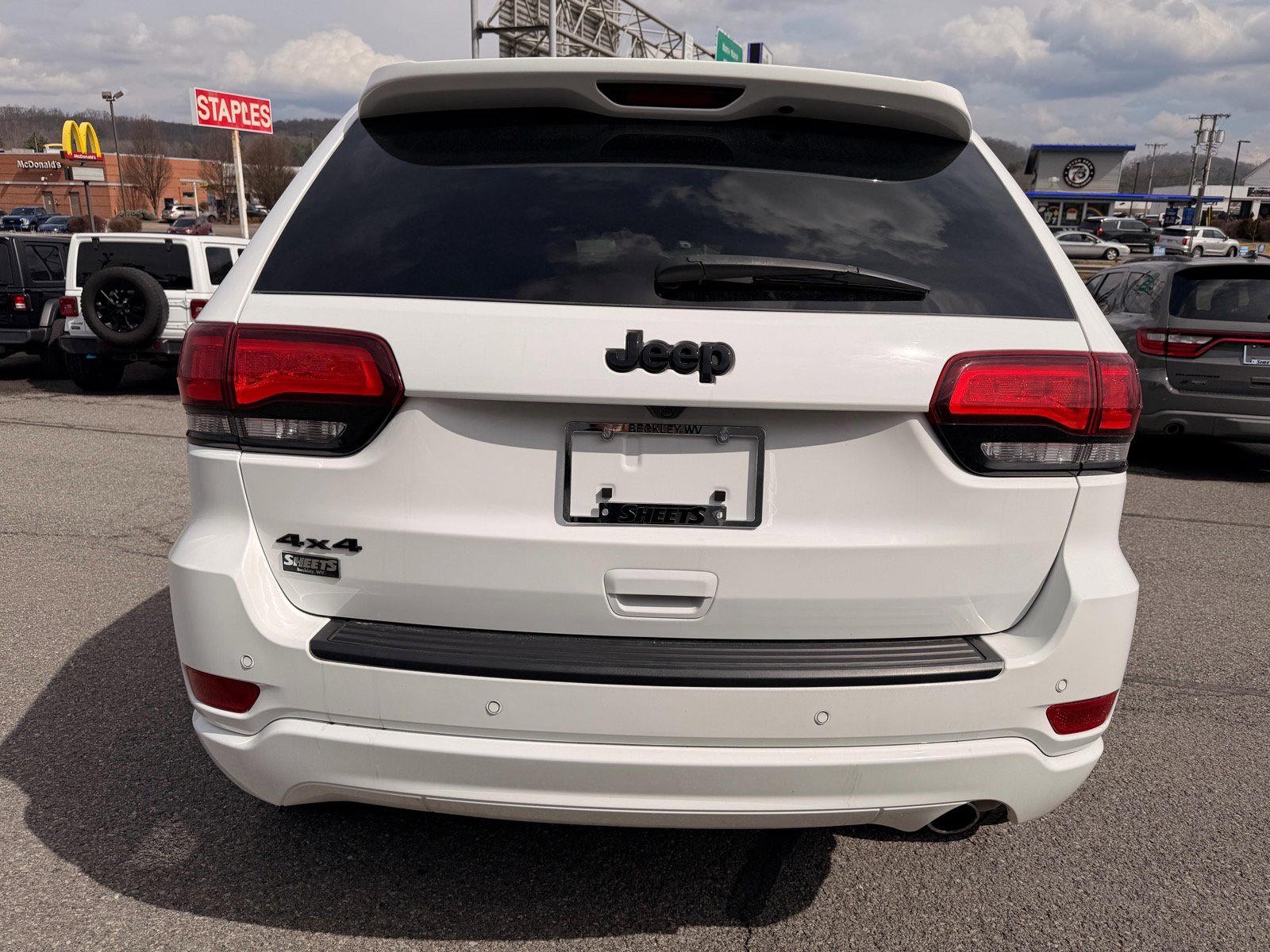 Used 2022 Jeep Grand Cherokee Laredo X image 5