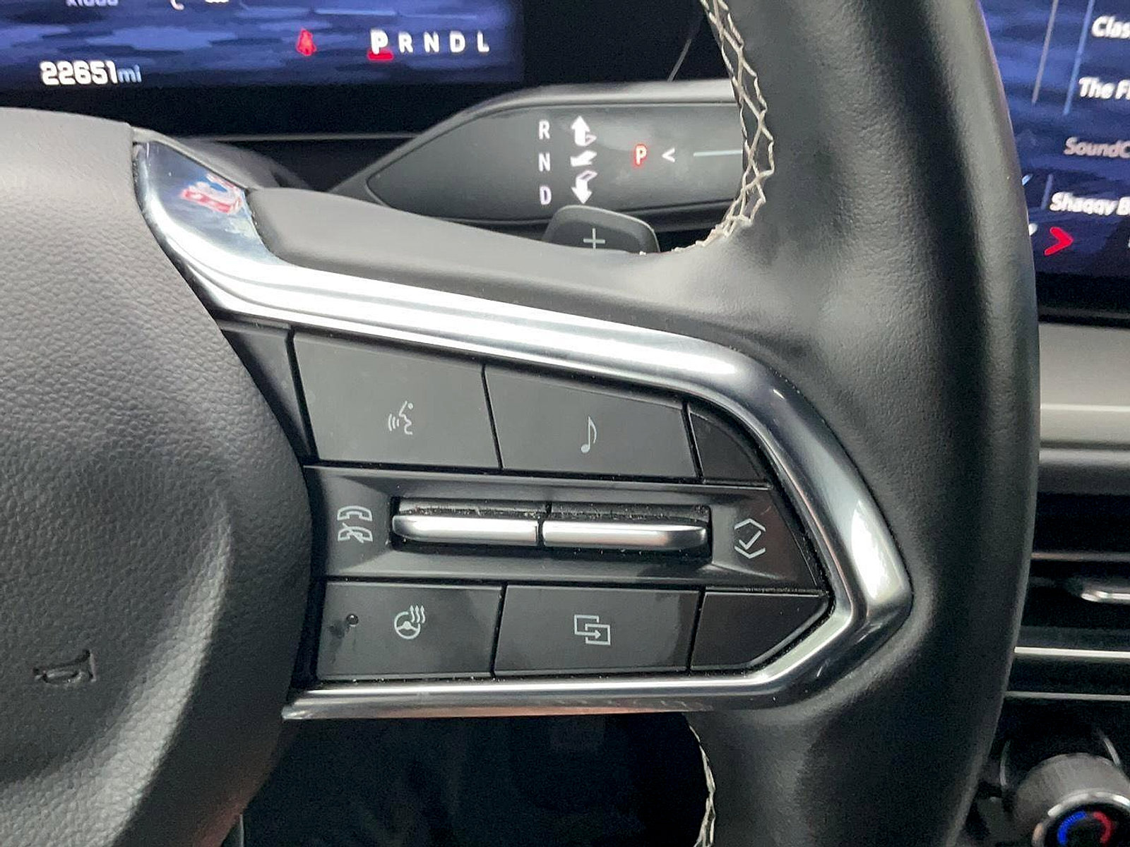 Used 2025 Chevrolet Traverse LT FWD image 27