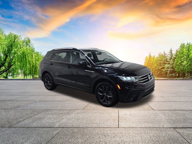 Certified 2023 Volkswagen Tiguan SE w/ Panoramic Sunroof Package image 2