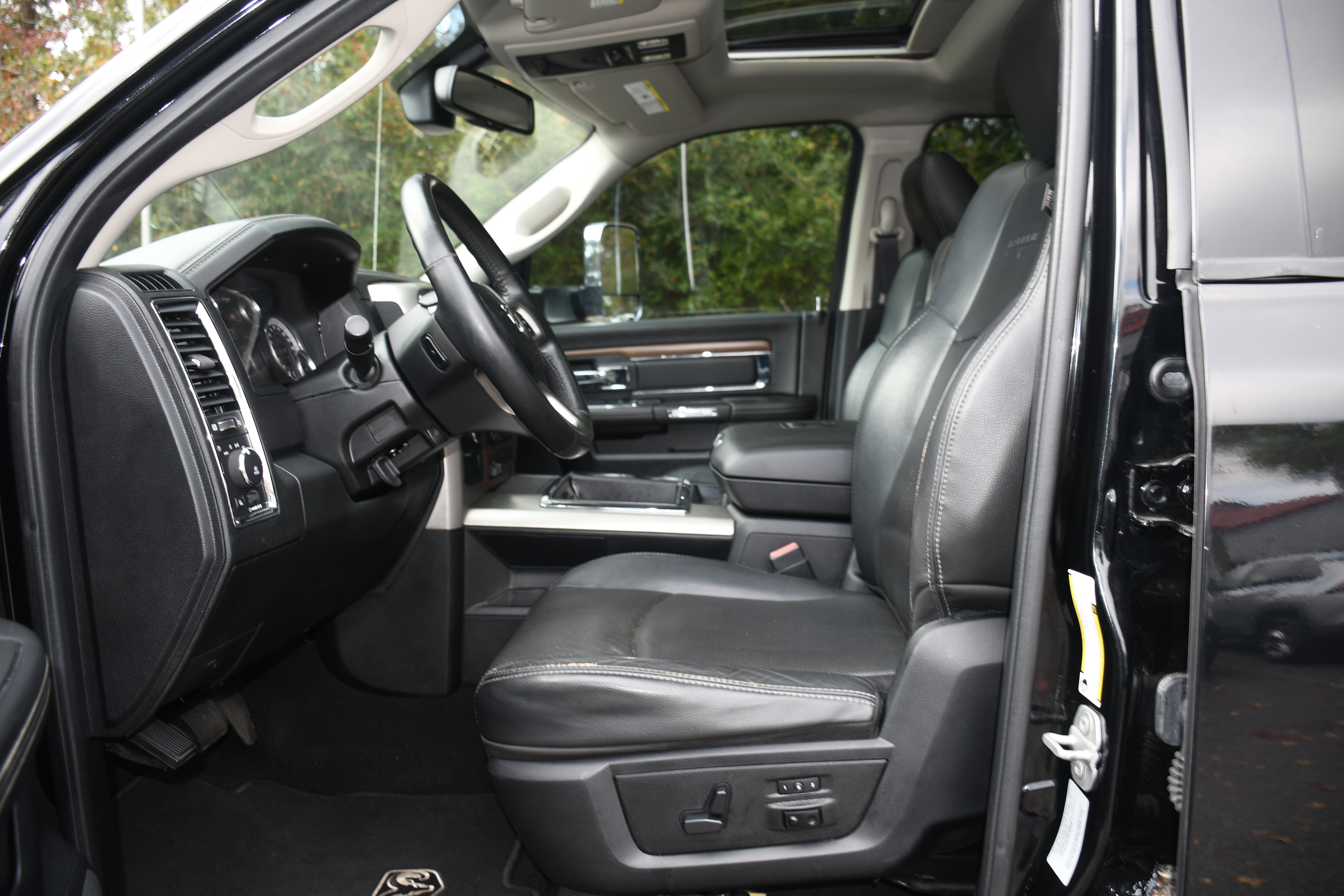 Used 2015 RAM 2500 Laramie image 8