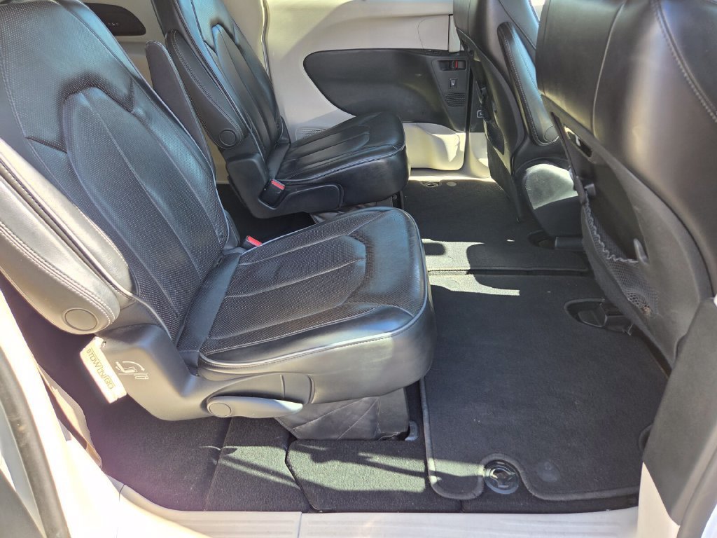 Used 2019 Chrysler Pacifica Limited FWD image 19