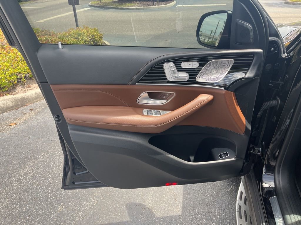 Used 2024 Mercedes-Benz GLS 580 4MATIC image 21