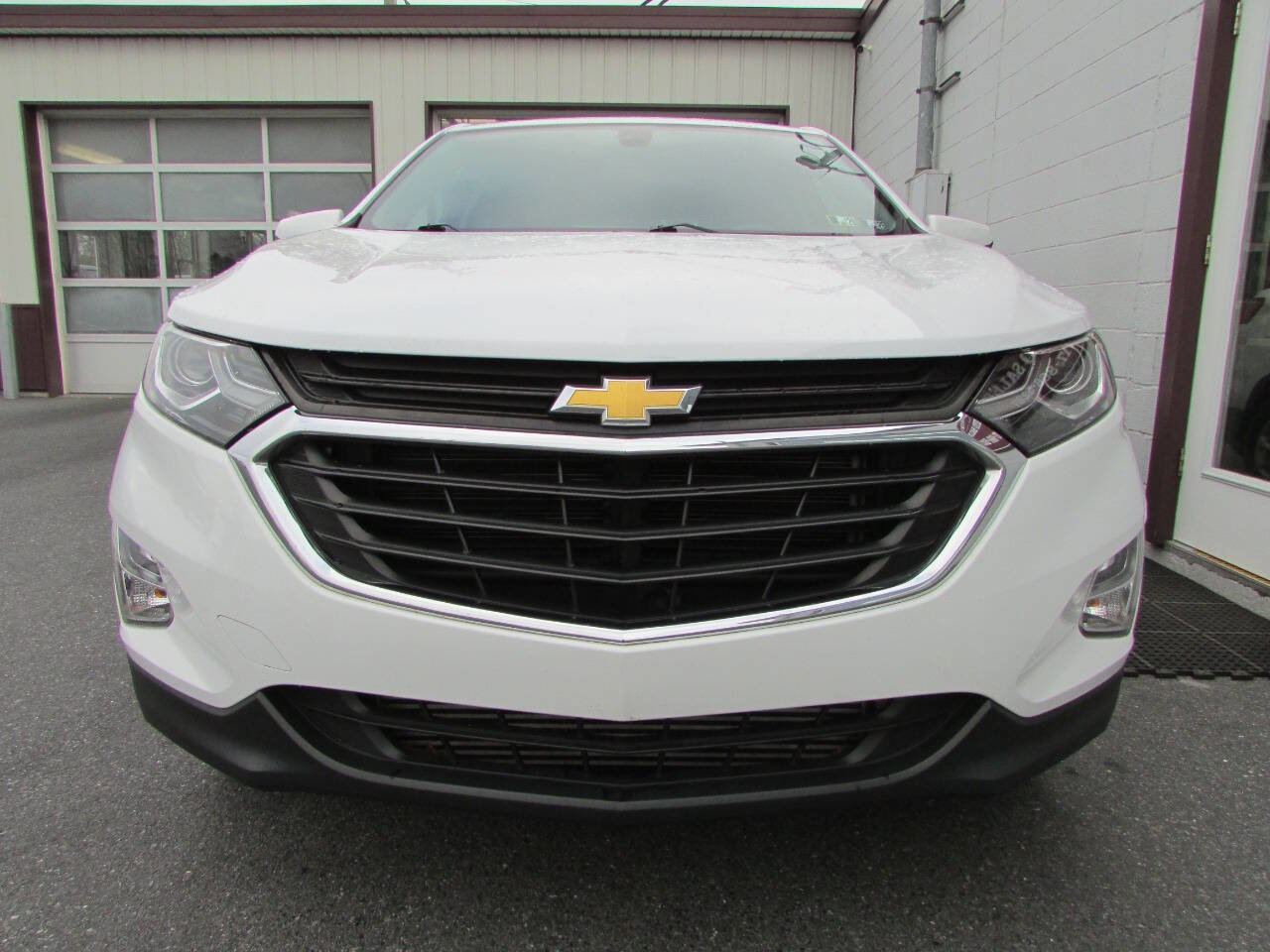 Used 2018 Chevrolet Equinox LT image 2