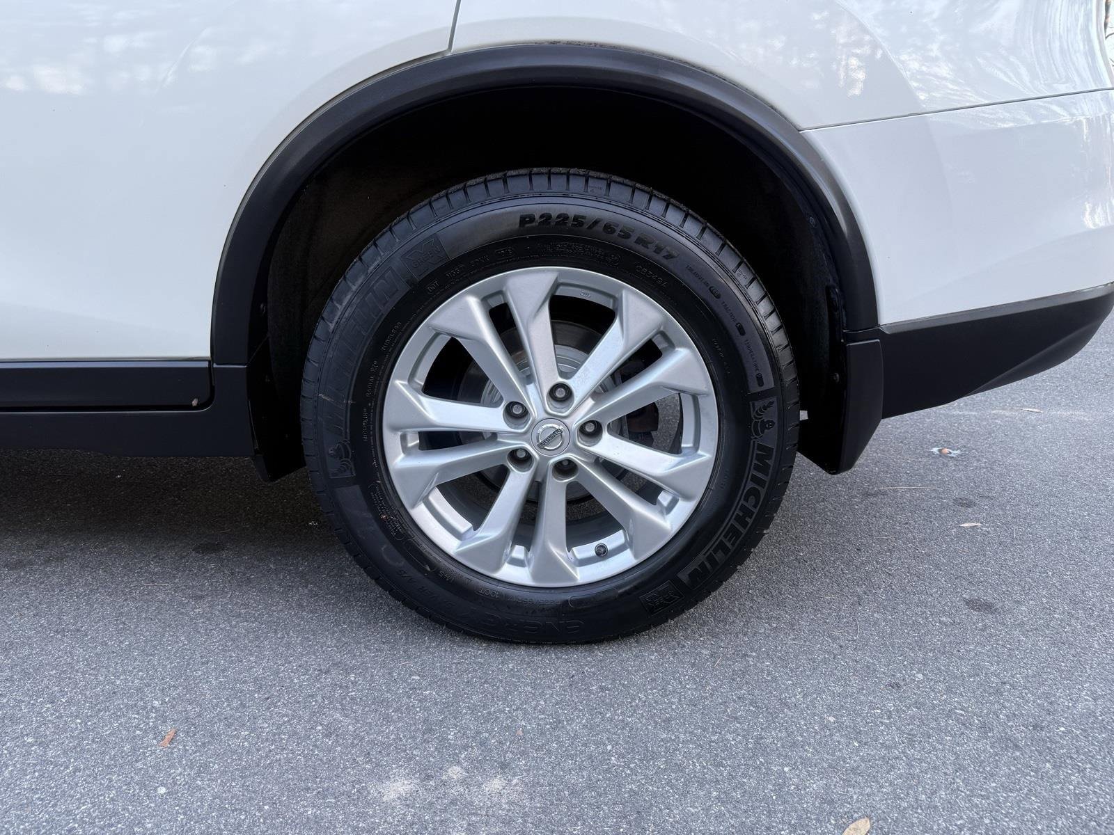 Used 2016 Nissan Rogue SV w/ SV Premium Package image 15