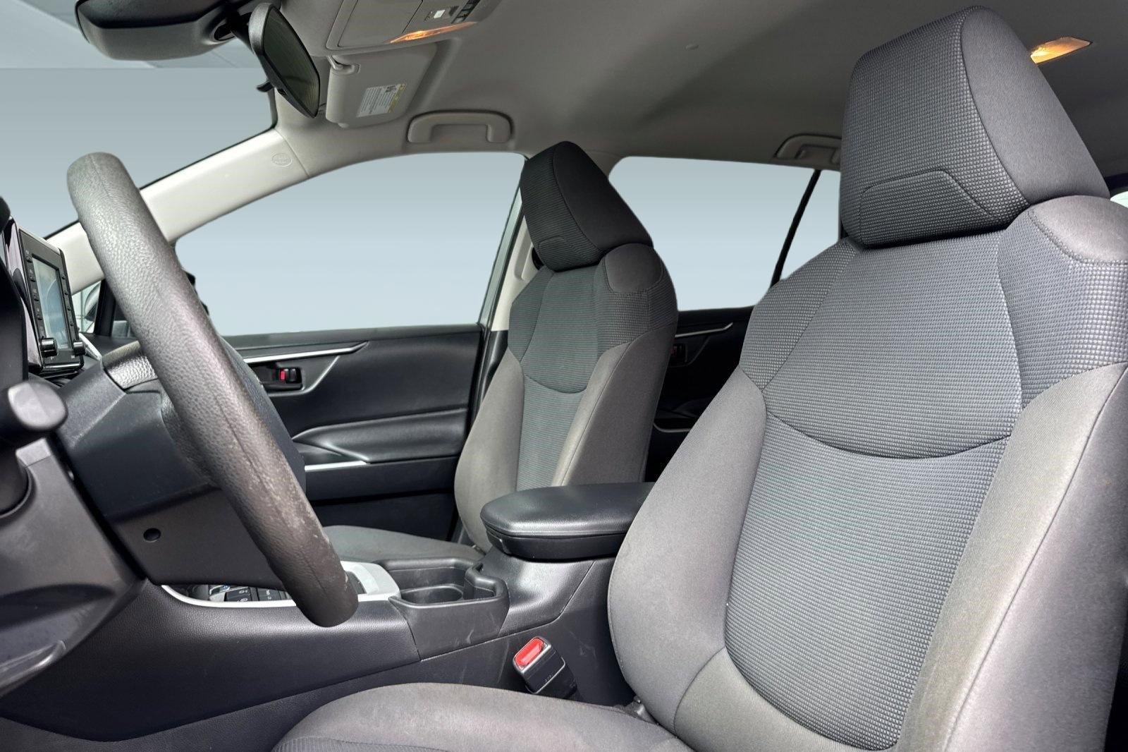 Certified 2021 Toyota RAV4 LE w/ Carpet Mat Package (TMS) FWD image 5