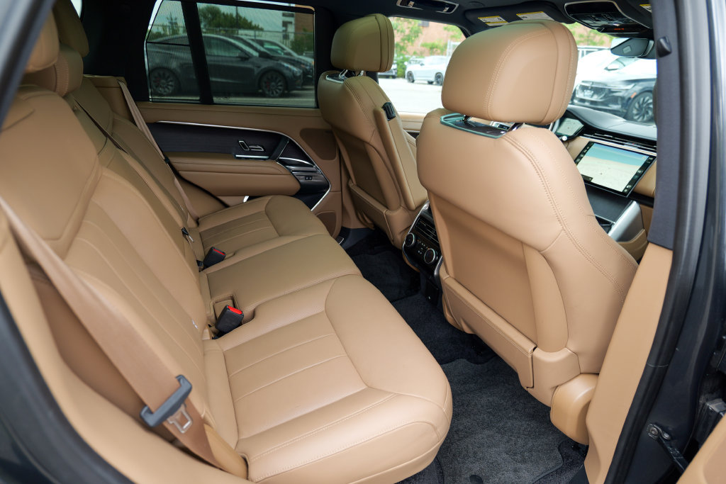 Used 2024 Land Rover Range Rover SE AWD/4WD image 33