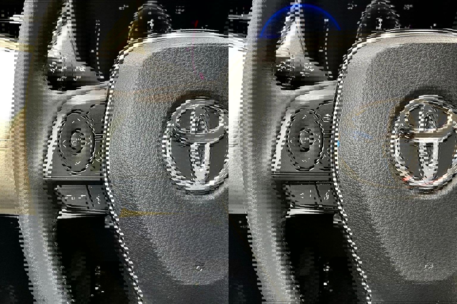 Used 2023 Toyota Corolla Cross XLE w/ Convenience Package image 20