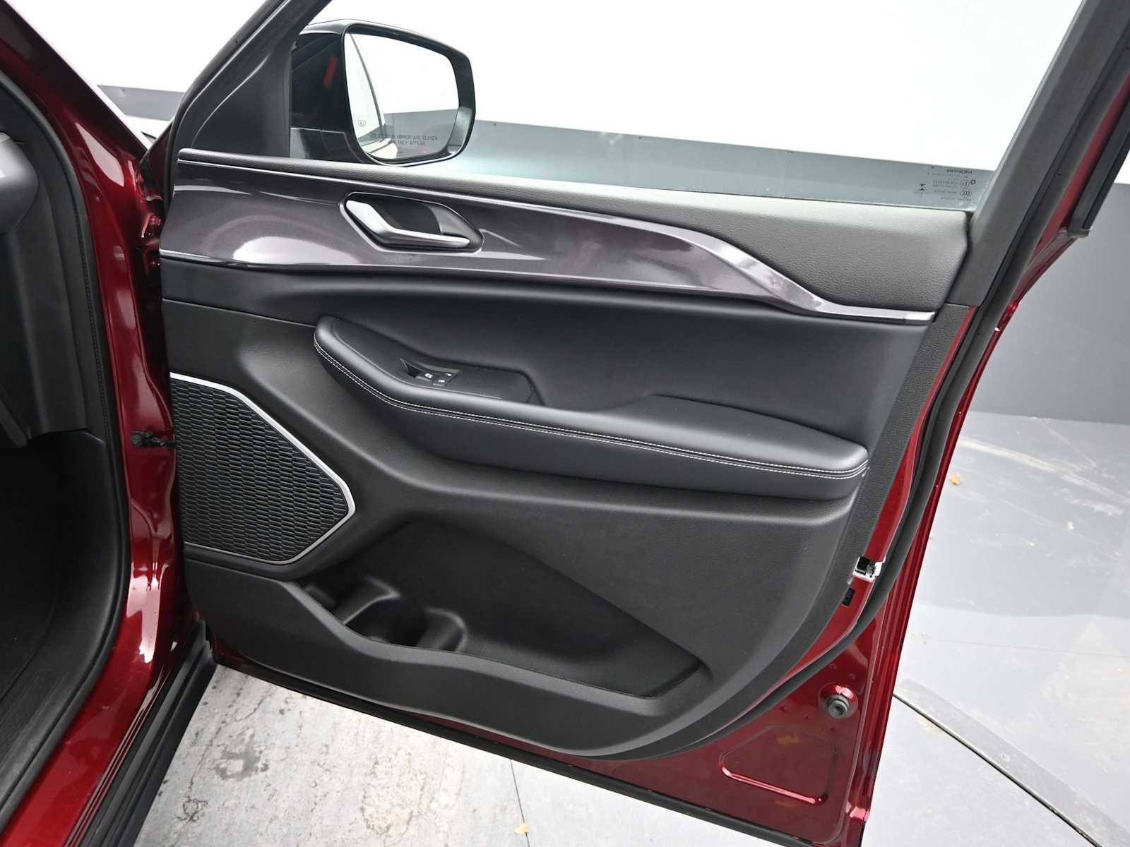 Used 2021 Jeep Grand Cherokee L Laredo image 19