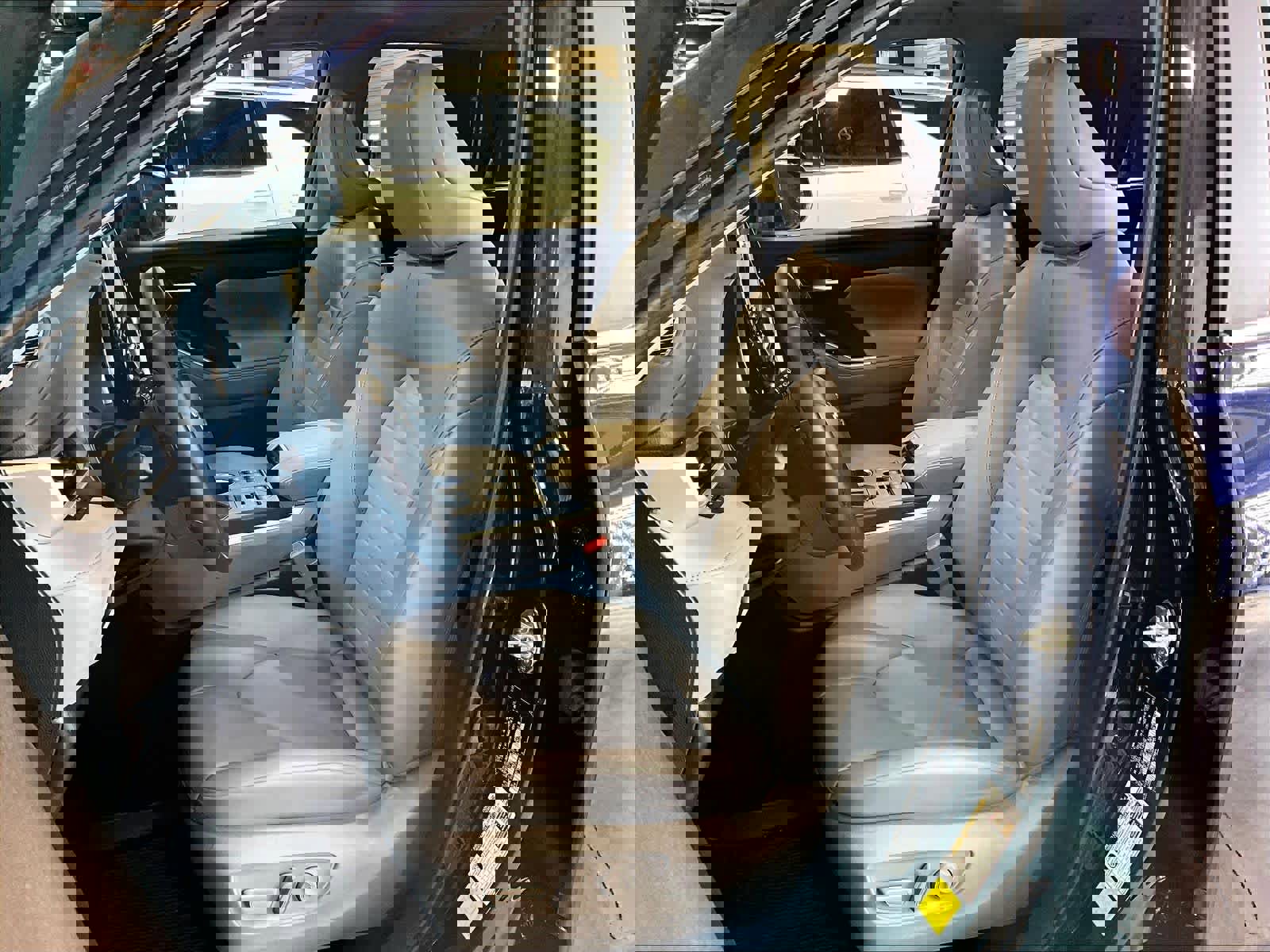 Used 2023 Toyota Highlander XLE image 10