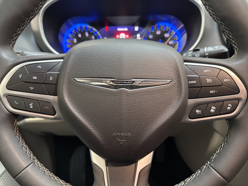 Used 2024 Chrysler Pacifica Touring-L image 24