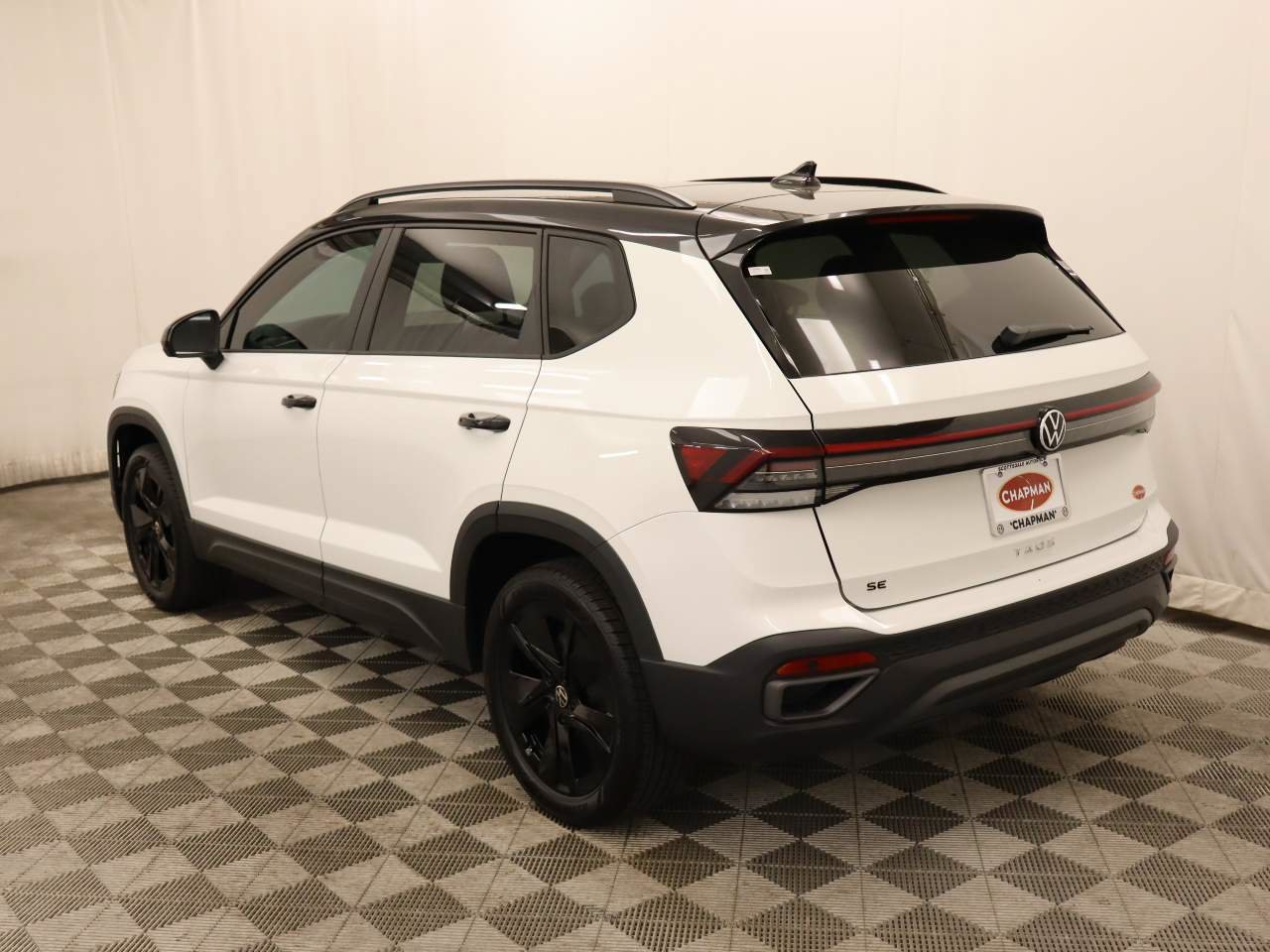 New 2026 Volkswagen Taos SE FWD image 3