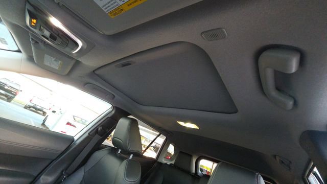 Used 2025 Toyota Corolla Cross XLE w/ Convenience Package image 15