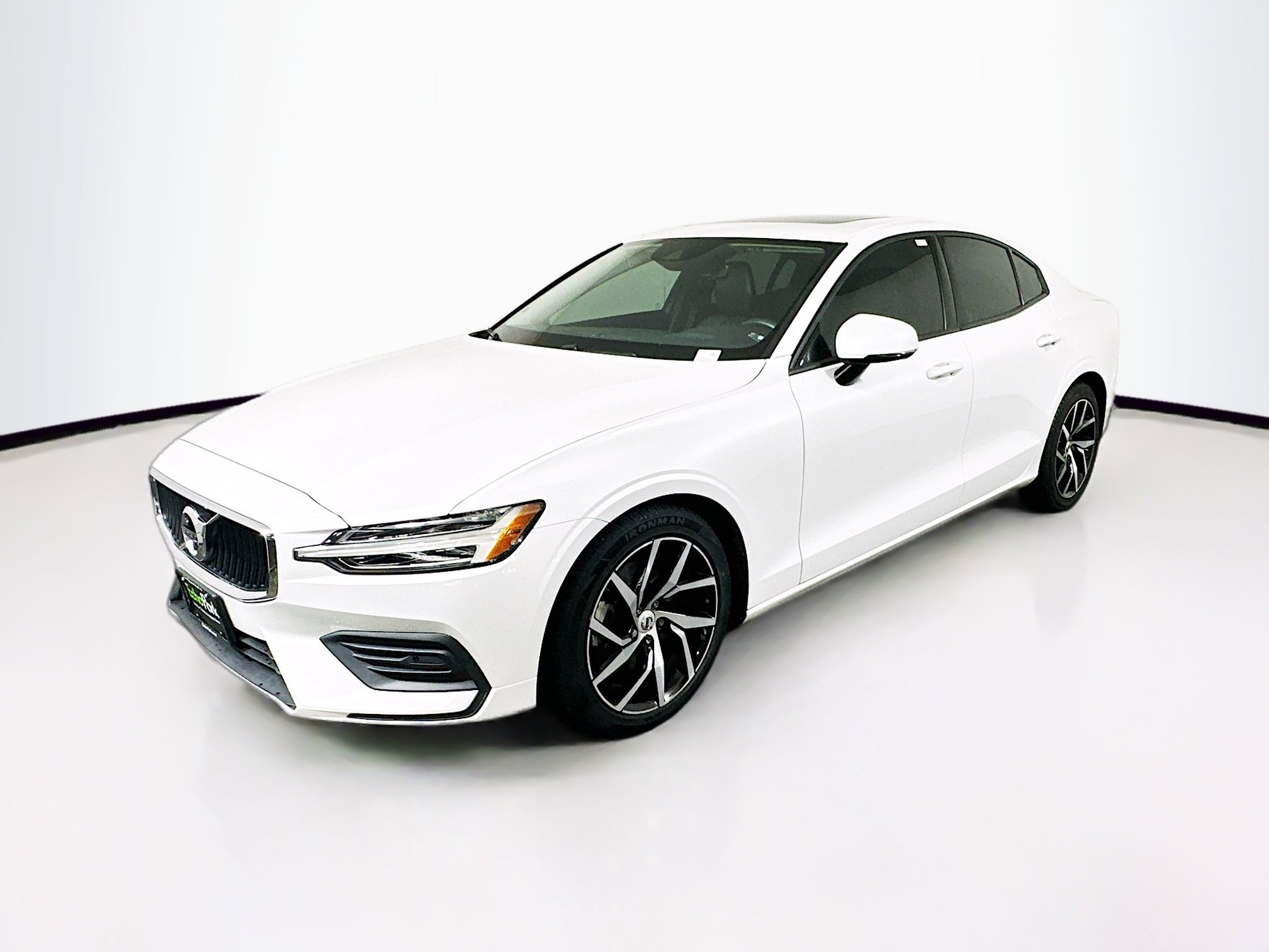 Used 2020 Volvo S60 T5 Momentum FWD image 3