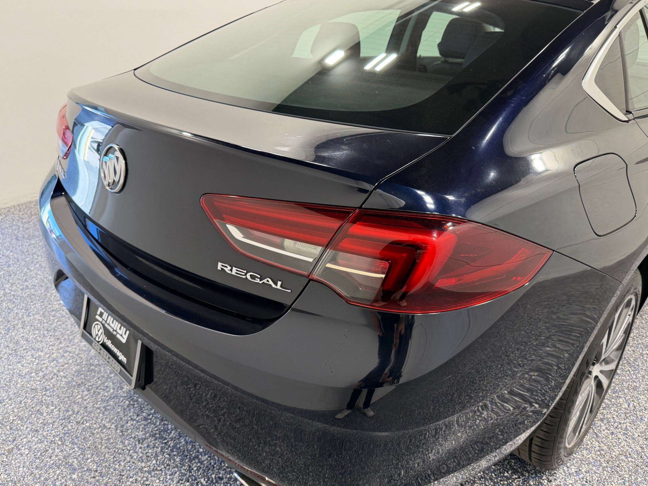 Used 2018 Buick Regal Essence FWD image 17