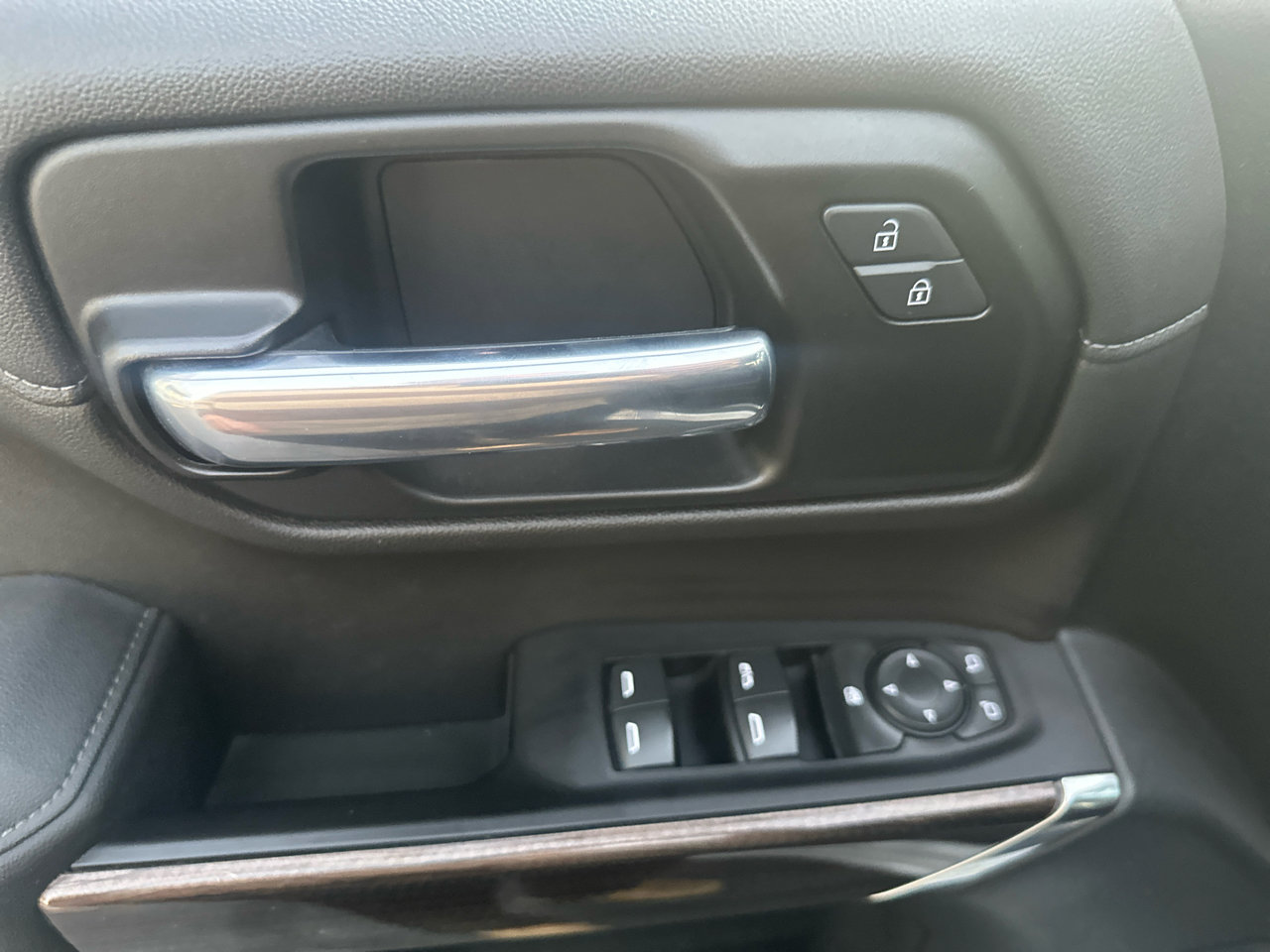 Used 2020 Chevrolet Silverado 1500 LT w/ All-Star Edition image 31