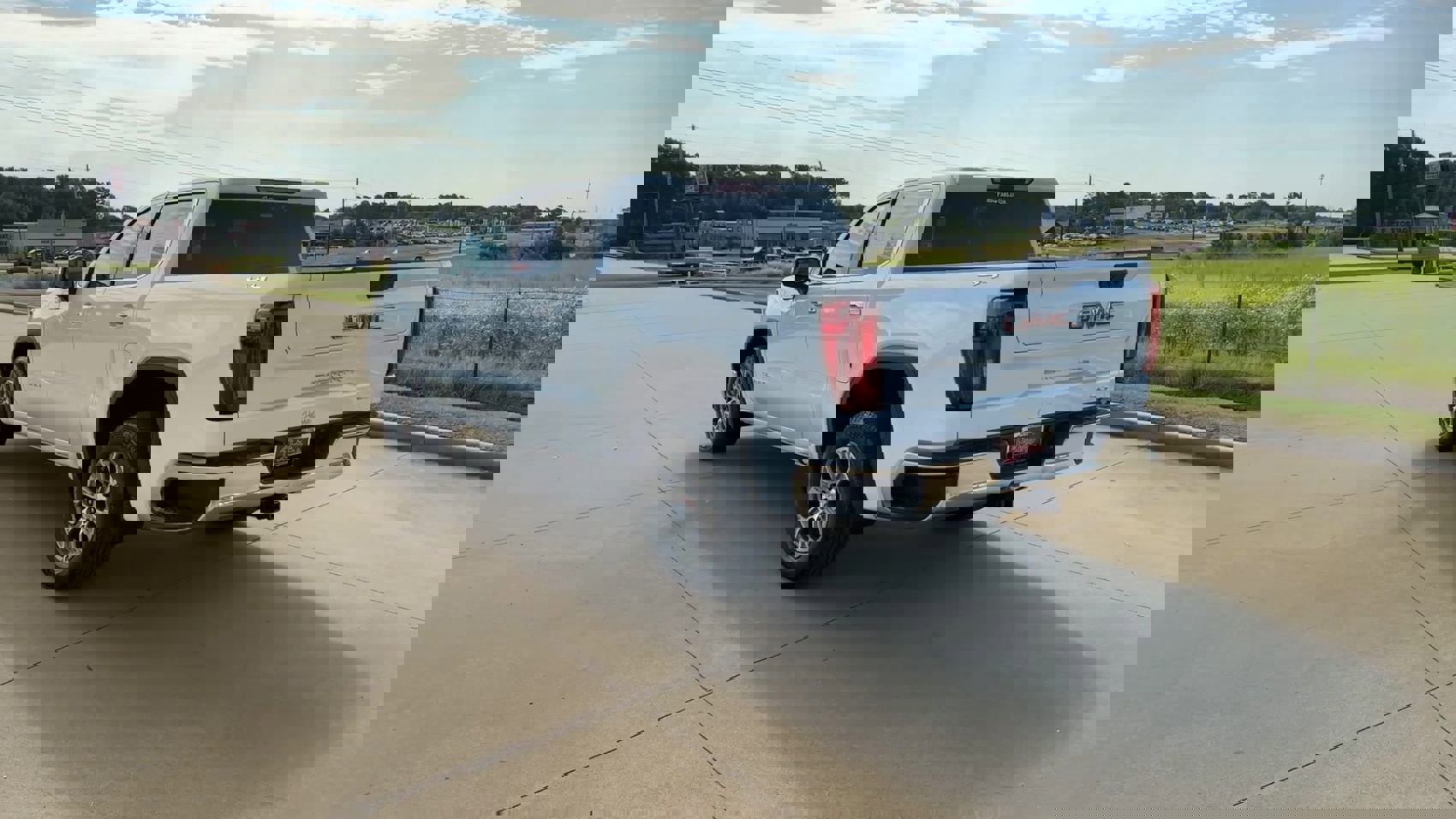 Used 2024 GMC Sierra 1500 SLT image 6