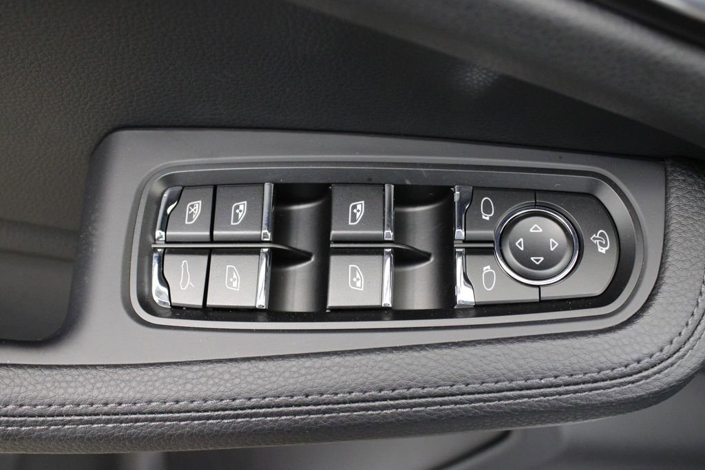 New 2026 Porsche Macan image 22