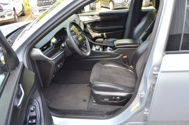 Used 2023 Jeep Grand Cherokee L Laredo image 17