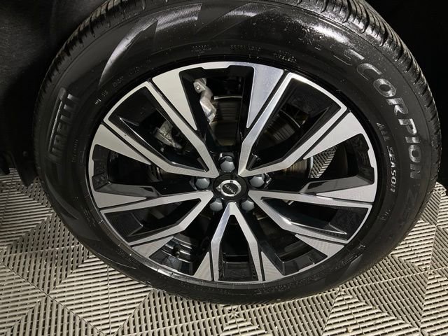 Certified 2023 Volvo XC60 B5 Plus AWD/4WD image 36