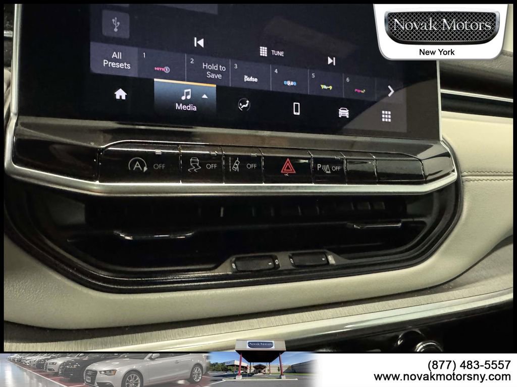 Used 2023 Jeep Compass Limited w/ Sun and Sound Group image 19