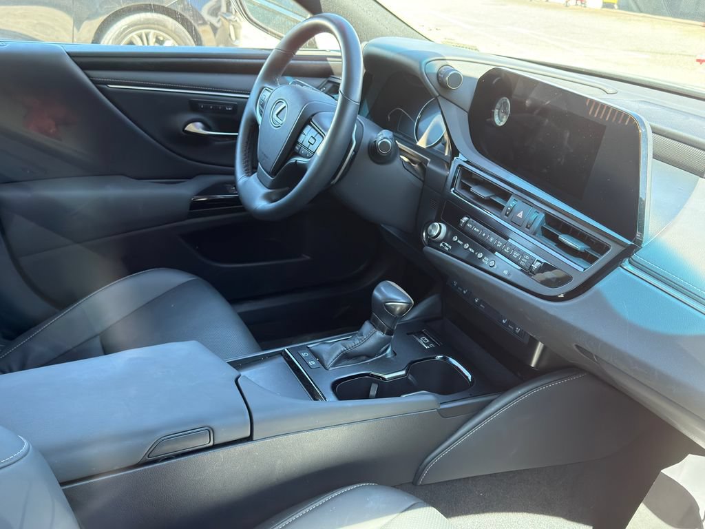 Certified 2024 Lexus ES 300h w/ Premium Package FWD image 9