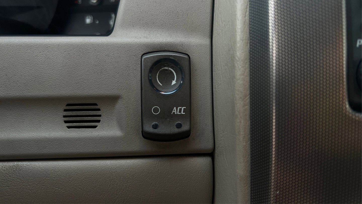 Used 2005 Cadillac XLR RWD image 29