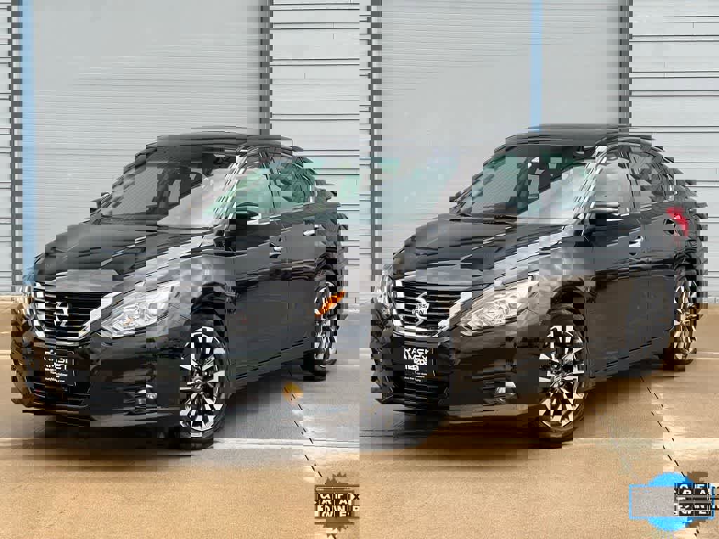 Used 2016 Nissan Altima 2.5 SL w/ Moonroof Package image 1