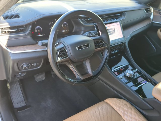 Used 2022 Jeep Grand Cherokee L Summit w/ Luxury Tech Group V AWD/4WD image 2