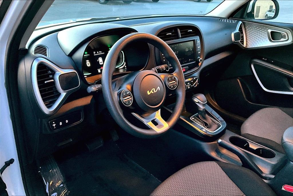 Used 2023 Kia Soul LX w/ LX Technology Package image 13
