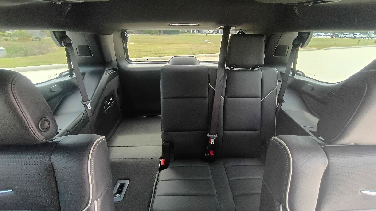 Used 2024 Cadillac Escalade Premium Luxury AWD/4WD image 15
