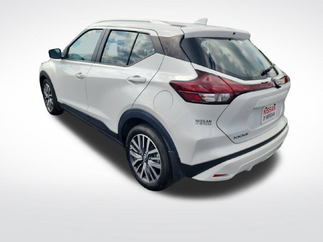 Used 2023 Nissan Kicks SV FWD image 3