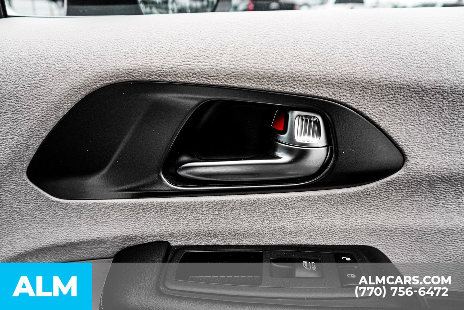 Used 2023 Chrysler Pacifica Touring-L image 50