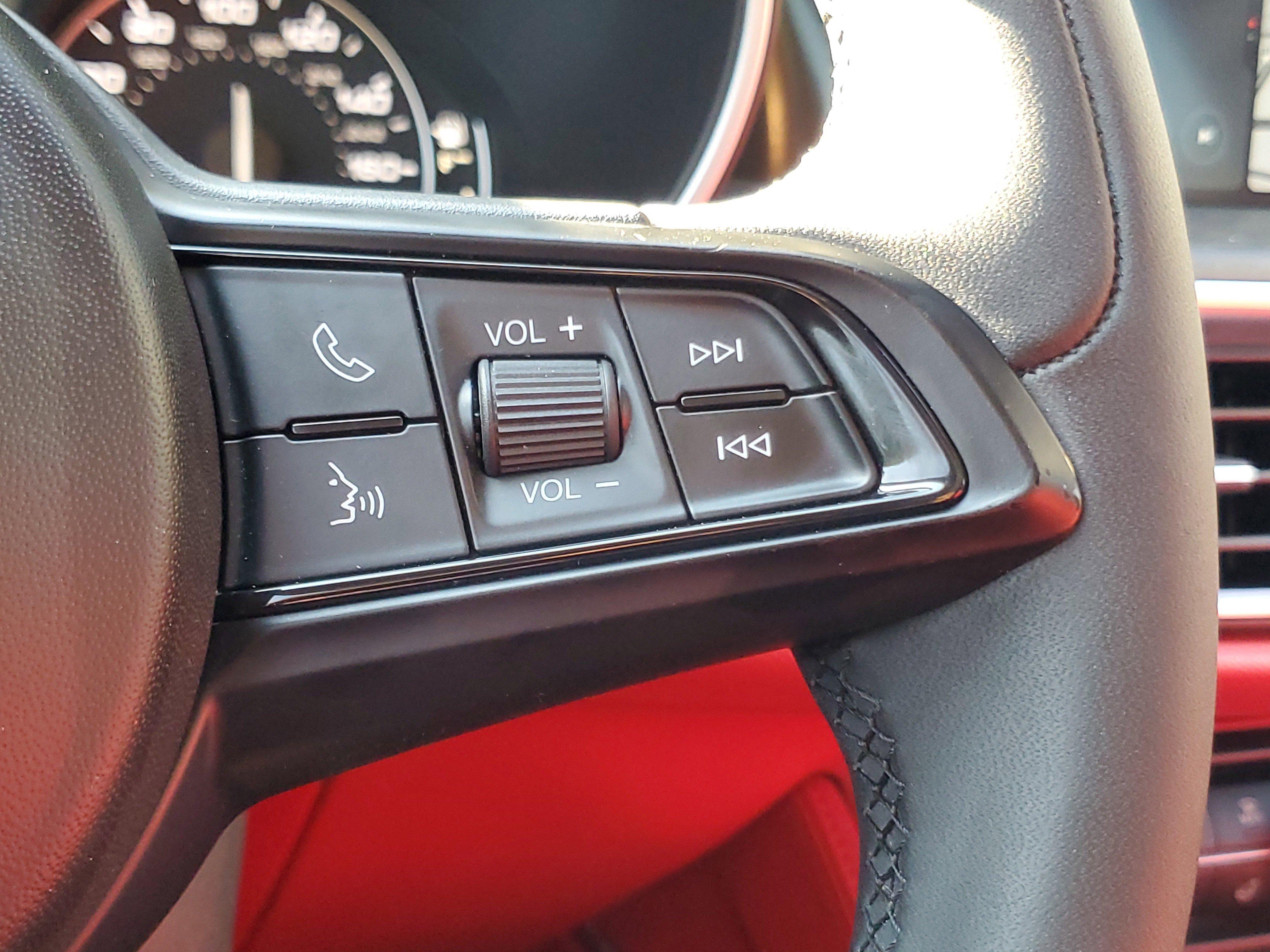 Used 2021 Alfa Romeo Stelvio Ti w/ Nero Edizione image 23