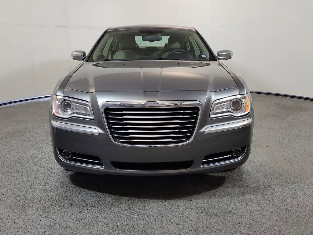 Used 2011 Chrysler 300 Limited RWD image 2