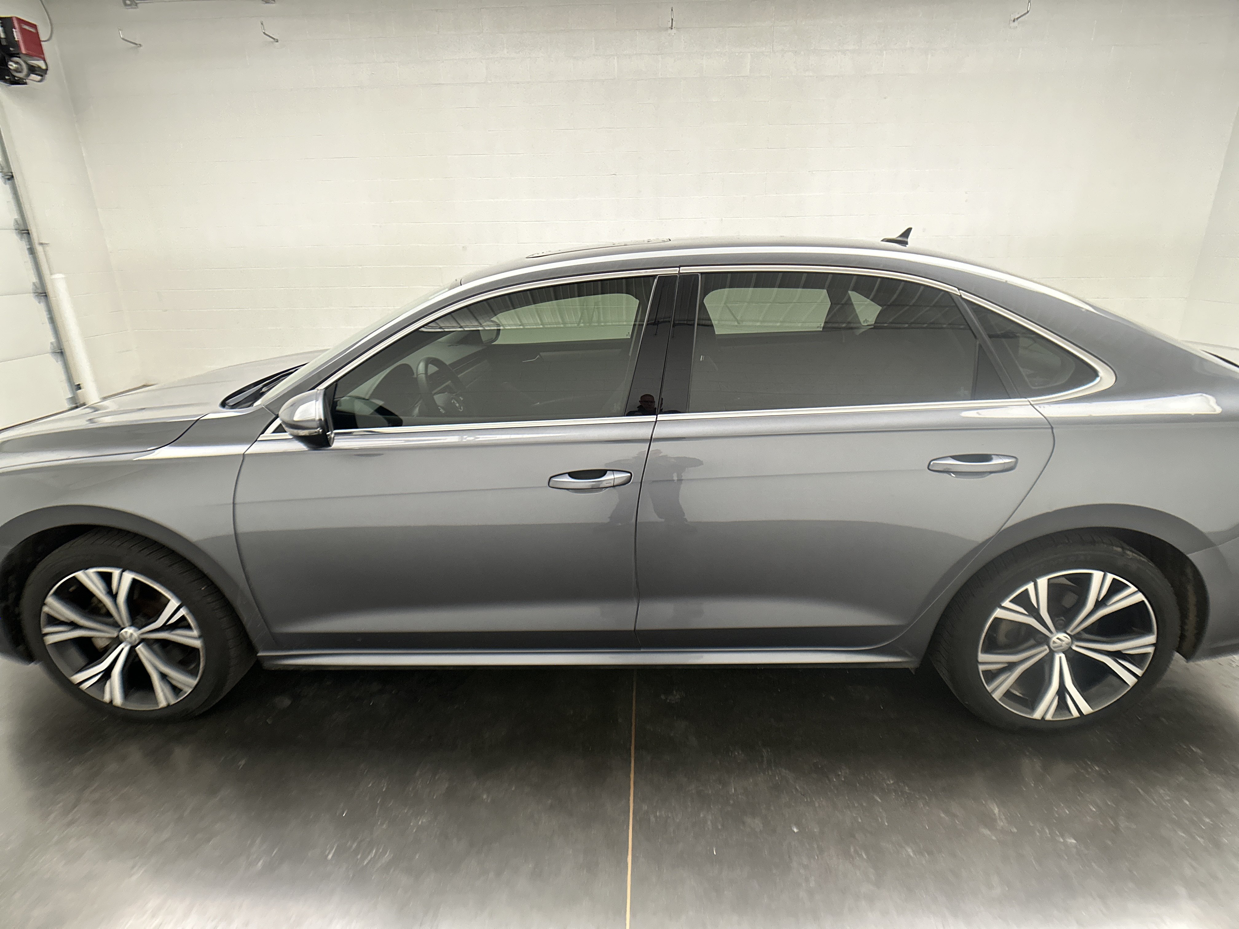 Used 2021 Volkswagen Passat 2.0T SE FWD image 6