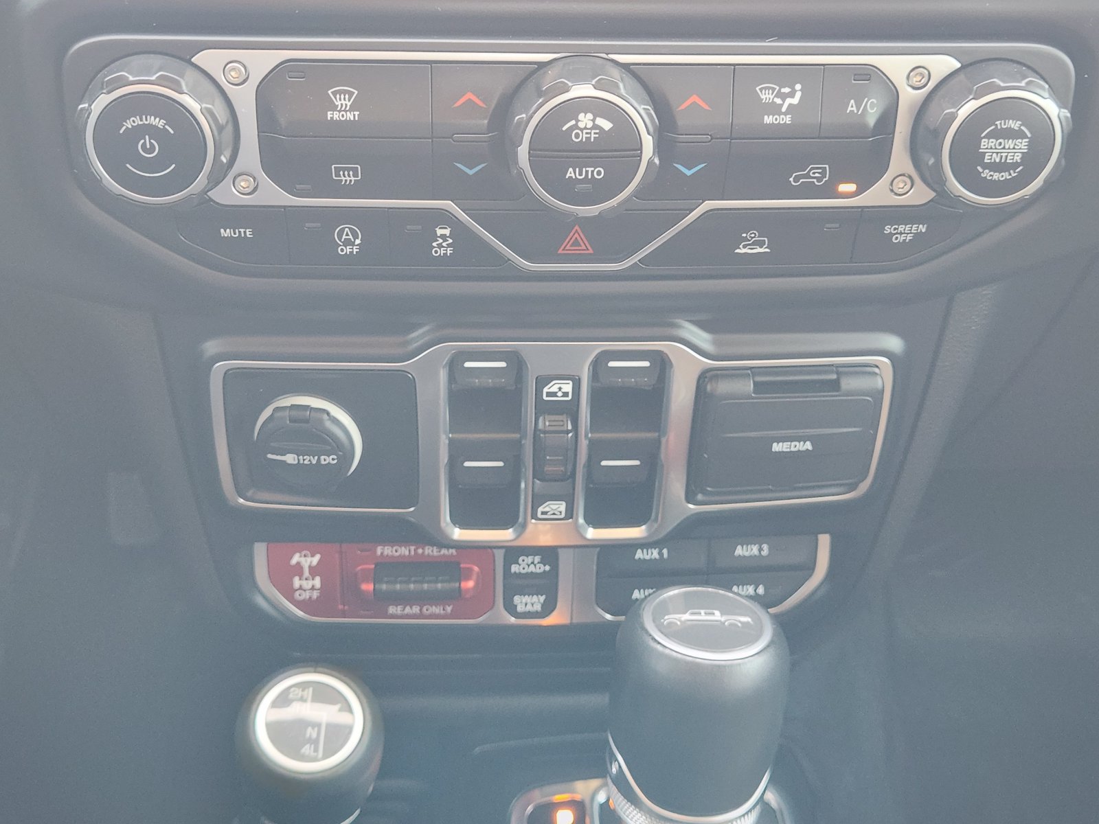 Used 2023 Jeep Gladiator Rubicon w/ LED Lighting Group AWD/4WD image 19