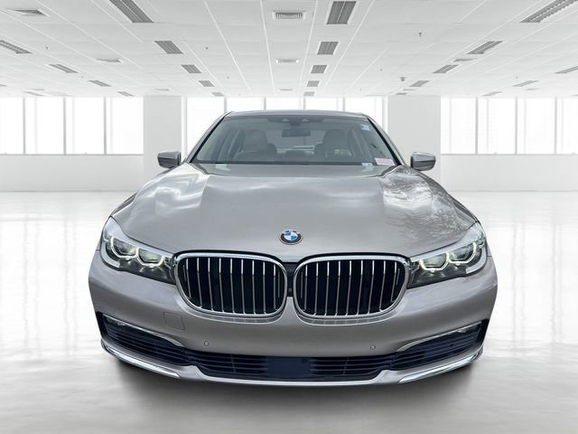 Used 2017 BMW 740i image 2