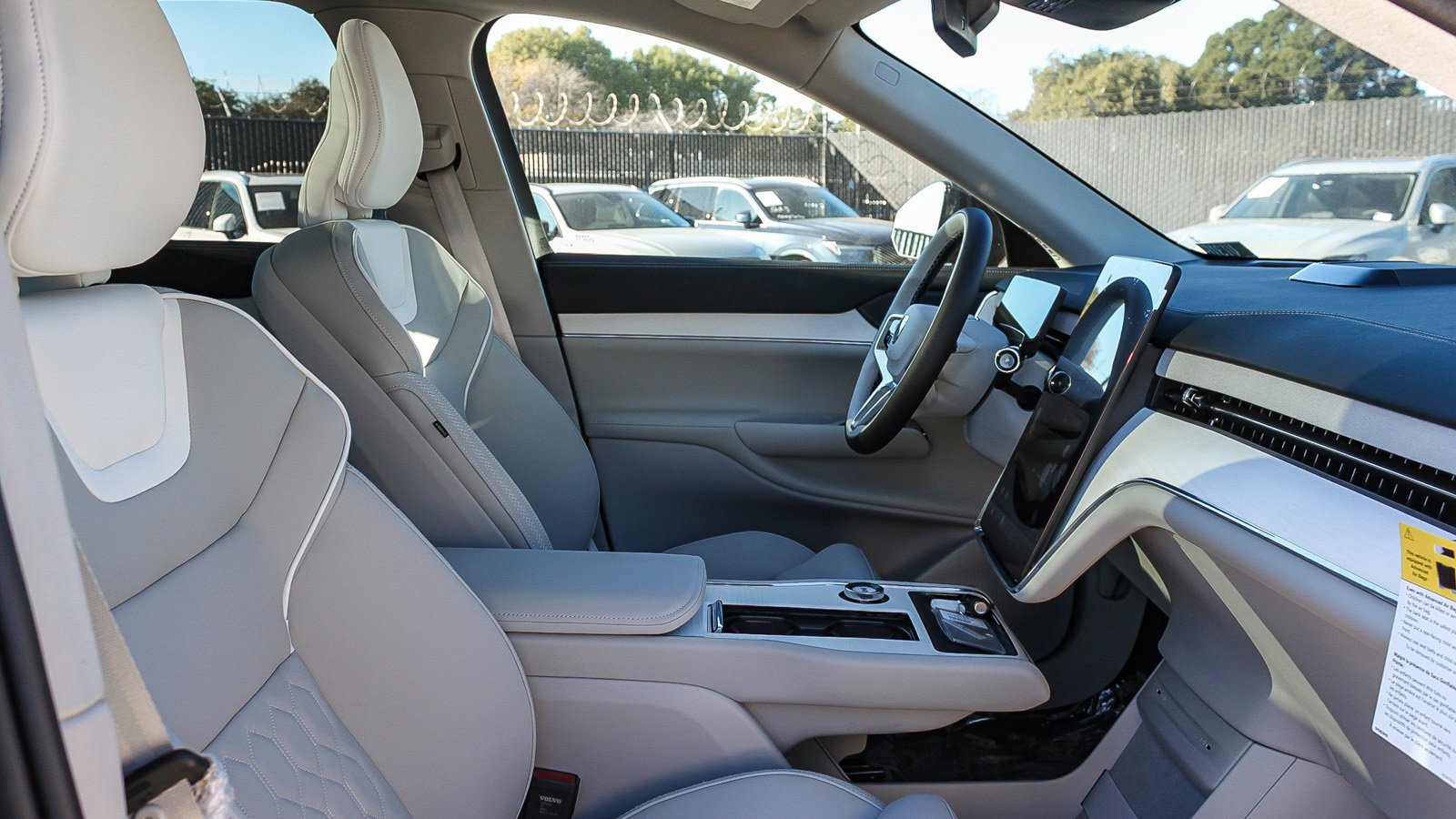 New 2025 Volvo EX90 Ultra w/ Protection Package Premier image 19